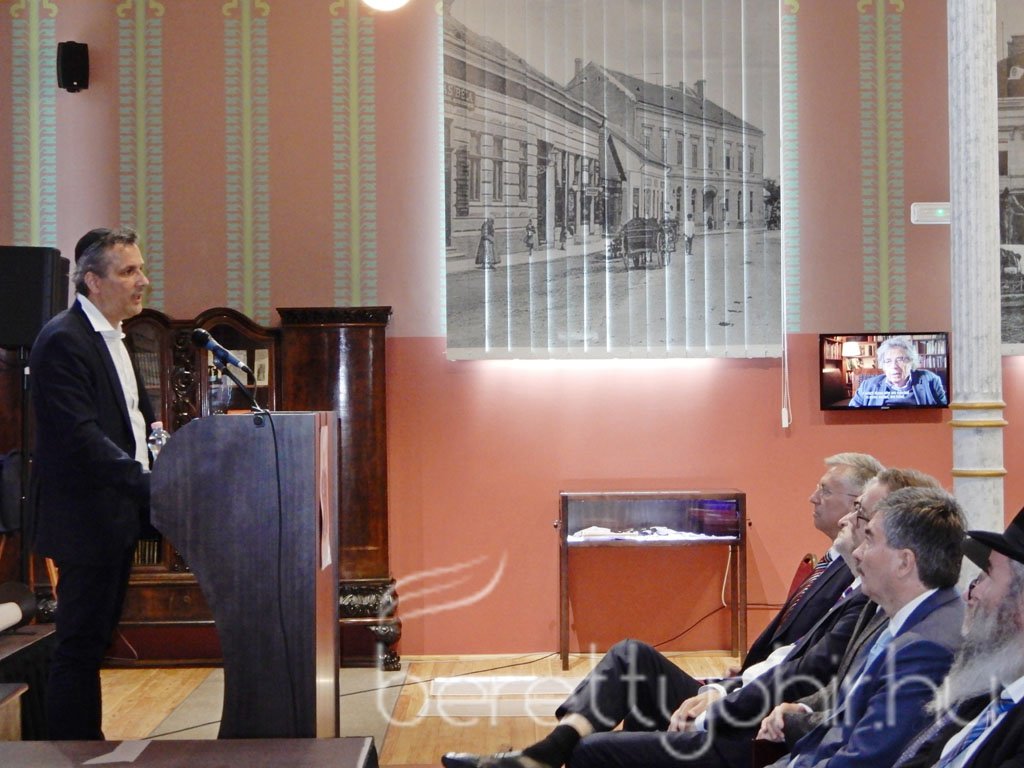 Átadták a felújított zsinagógát 55